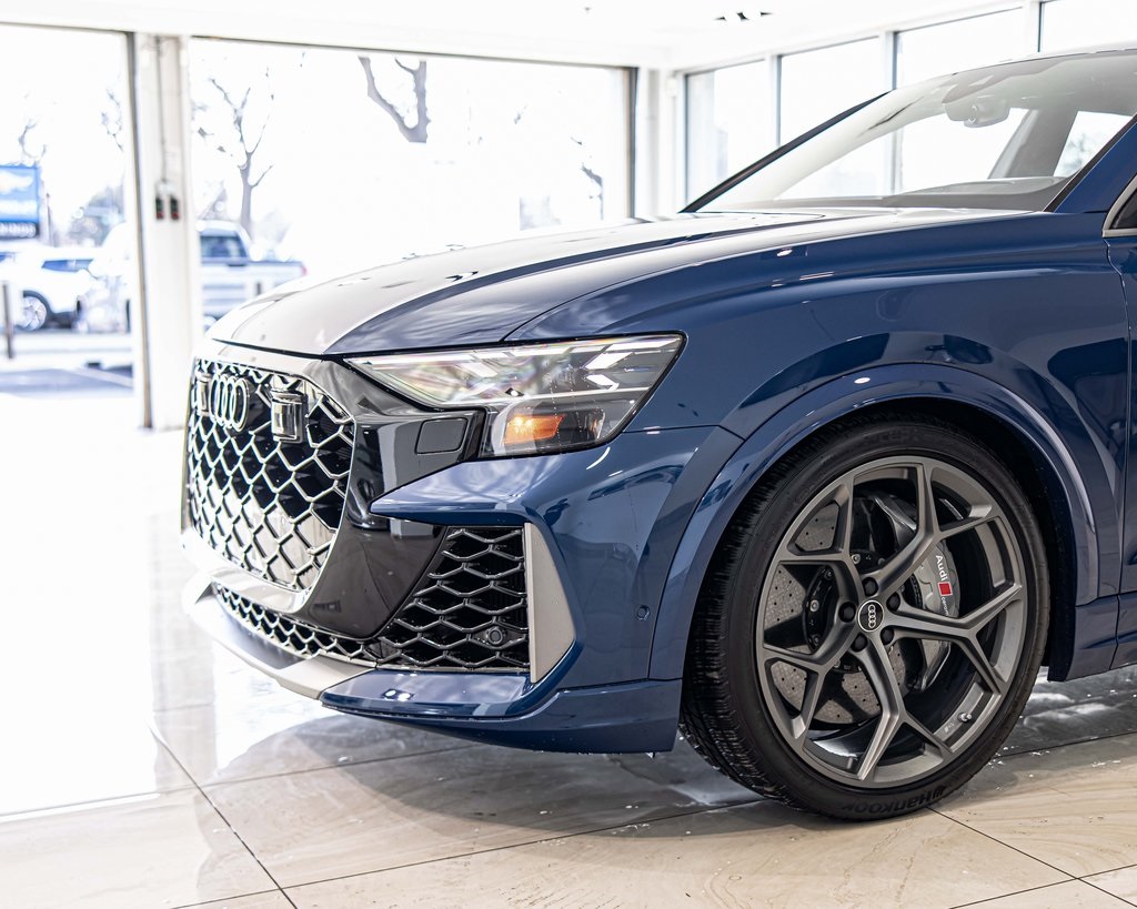 2025 AUDI RS Q8 - Image 4