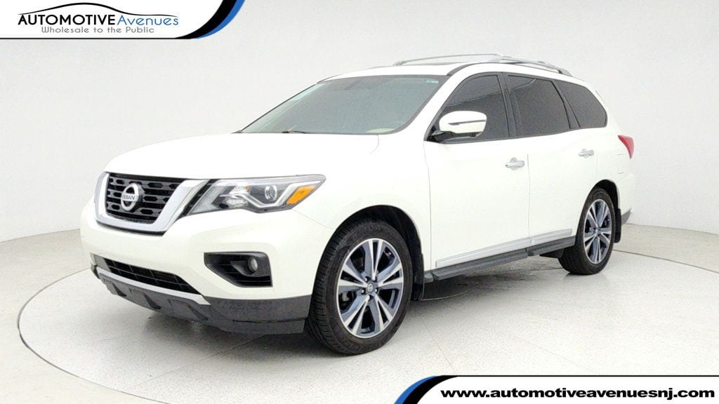 2019 Nissan Pathfinder Platinum's photo