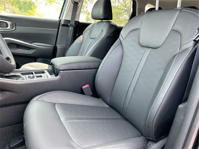 2025 Kia Sorento S photo 3