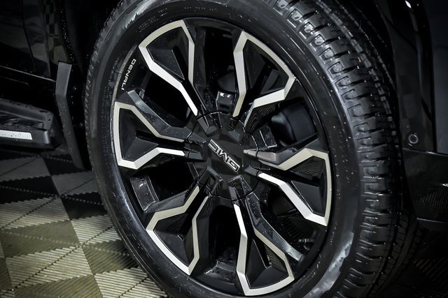 2025 Gmc Sierra EV Denali photo 4