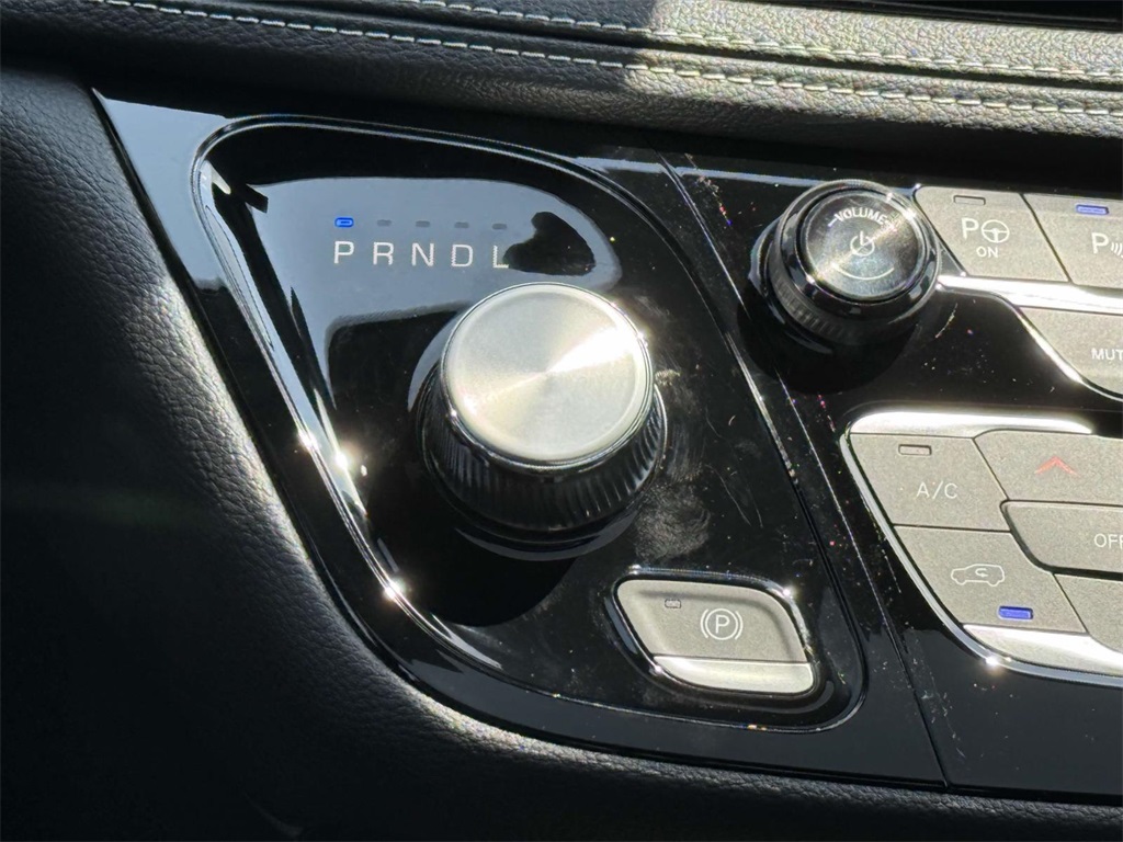 2025 Chrysler Pacifica photo 22