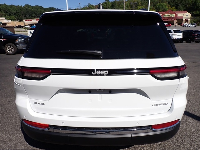 2025 Jeep Grand Cherokee Laredo photo 3