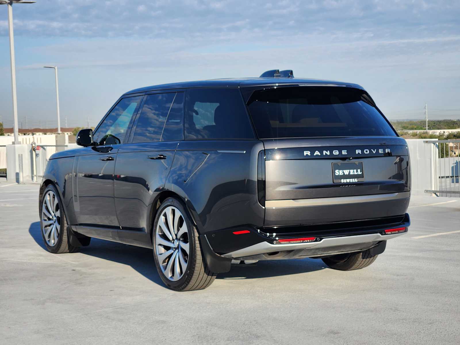 2025 Land Rover Range Rover SE photo 6