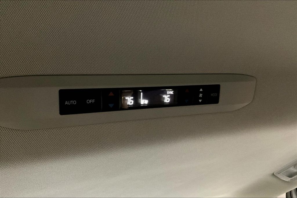 2021 Toyota Sienna XLE photo 33