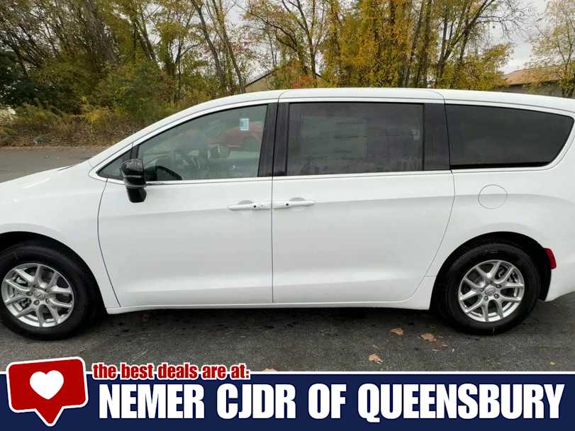 2026 Chrysler Voyager LX photo 4