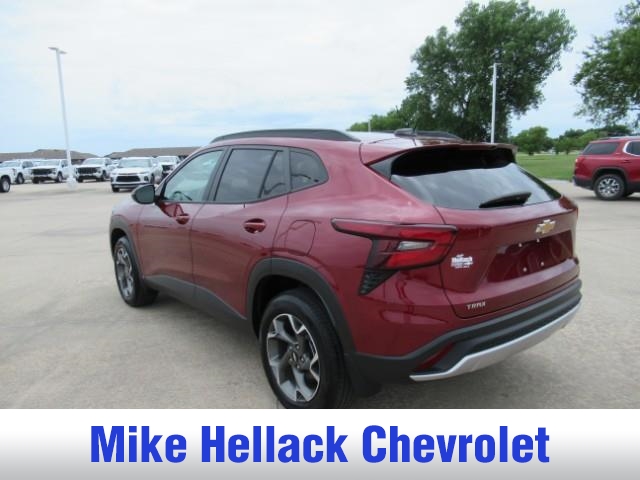 2024 Chevrolet Trax LT photo 2