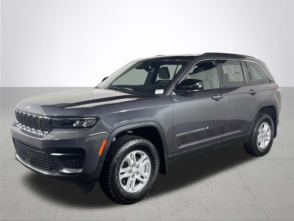 2025 Jeep Grand Cherokee Laredo photo 2