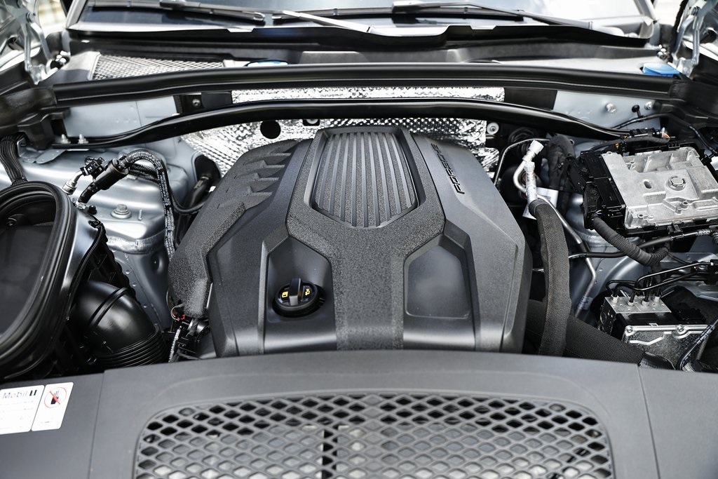 2024 Porsche Macan T photo 32