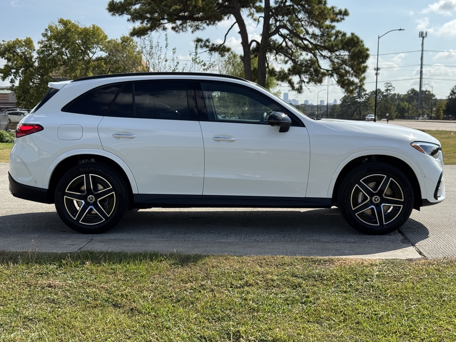 2026 Mercedes Benz GLC 300 photo 2