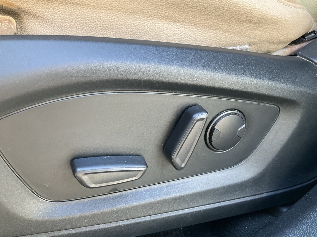 2020 Ford Explorer XLT photo 14