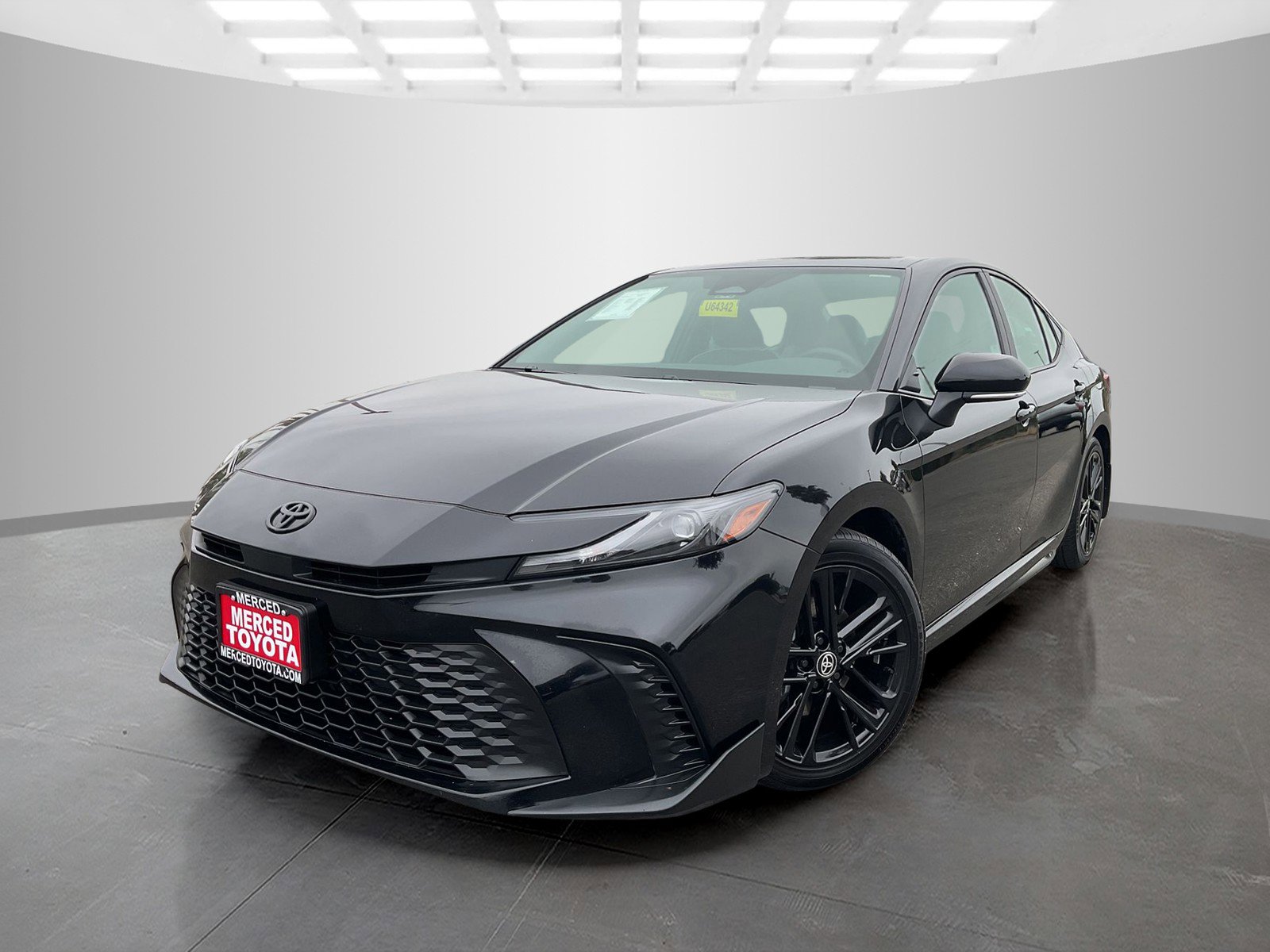 2025 Toyota Camry SE photo 4