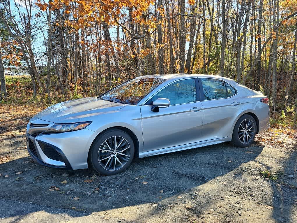 2024 Toyota Camry SE photo 2