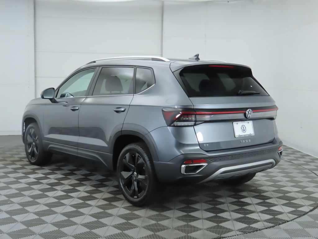 2025 Volkswagen Taos SE photo 7