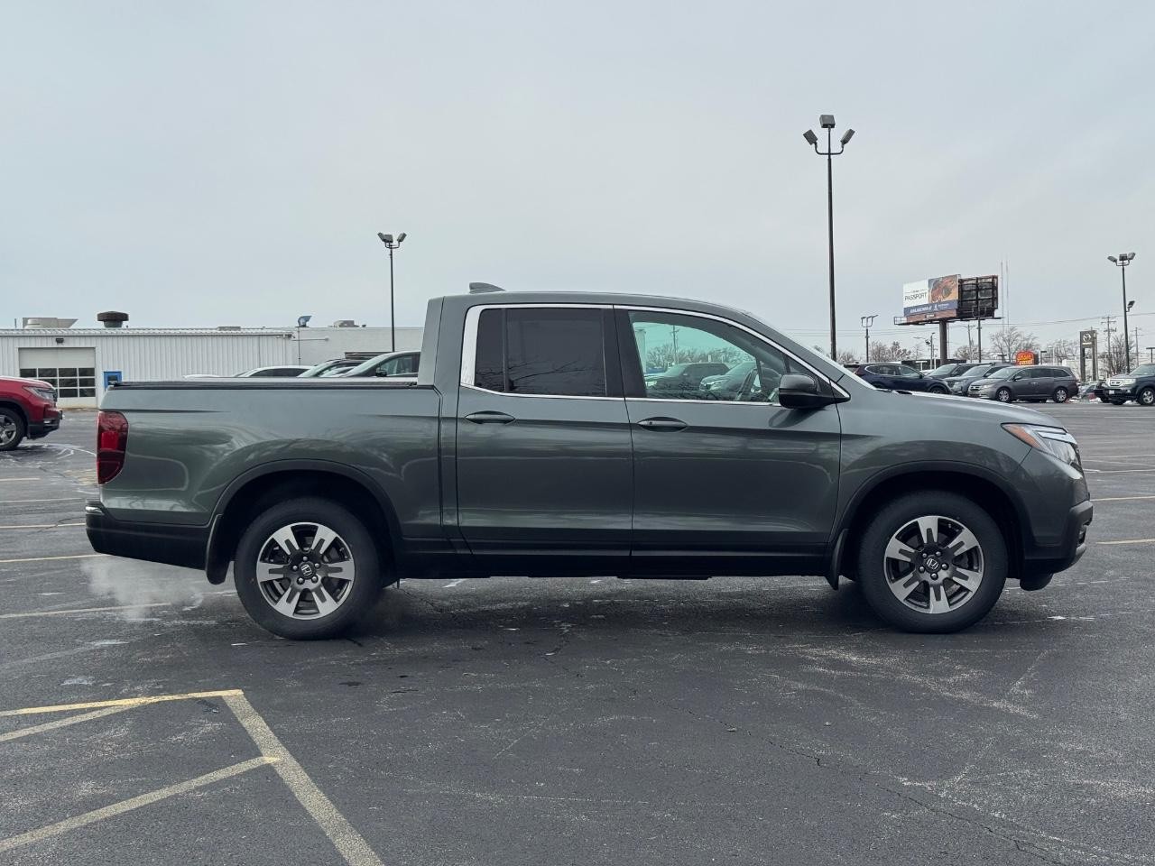 2017 Honda Ridgeline RTL photo 2