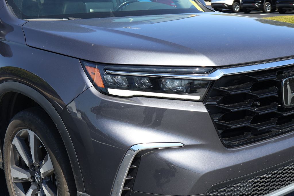2023 Honda Pilot Touring photo 2