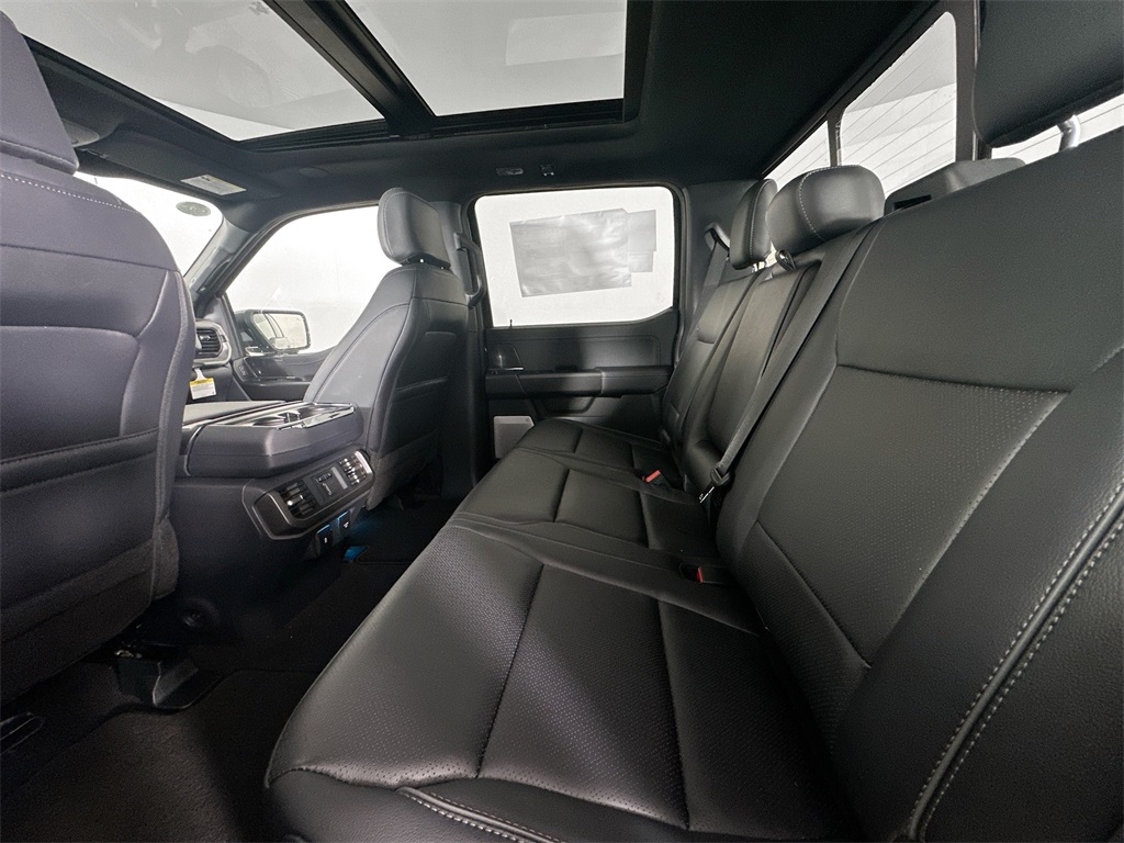 2025 Ford F-150 Lariat photo 17