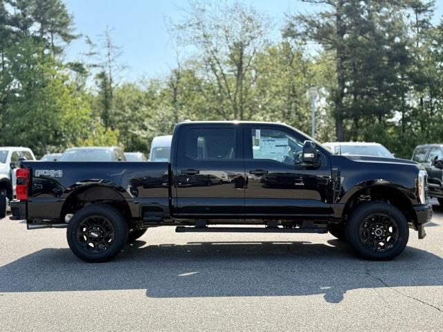 2025 Ford F-350 Lariat photo 3