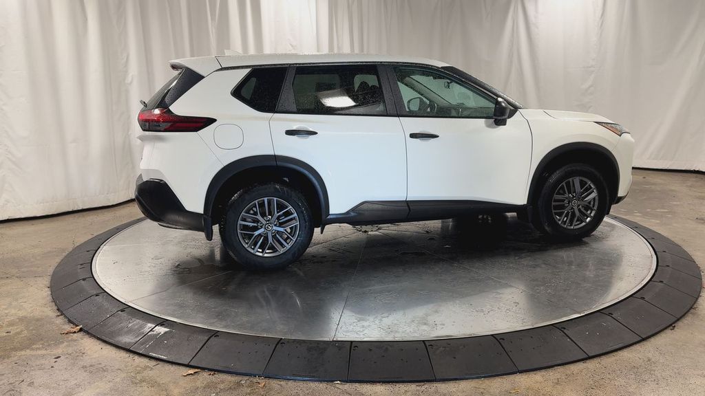 2021 Nissan Rogue S photo 2