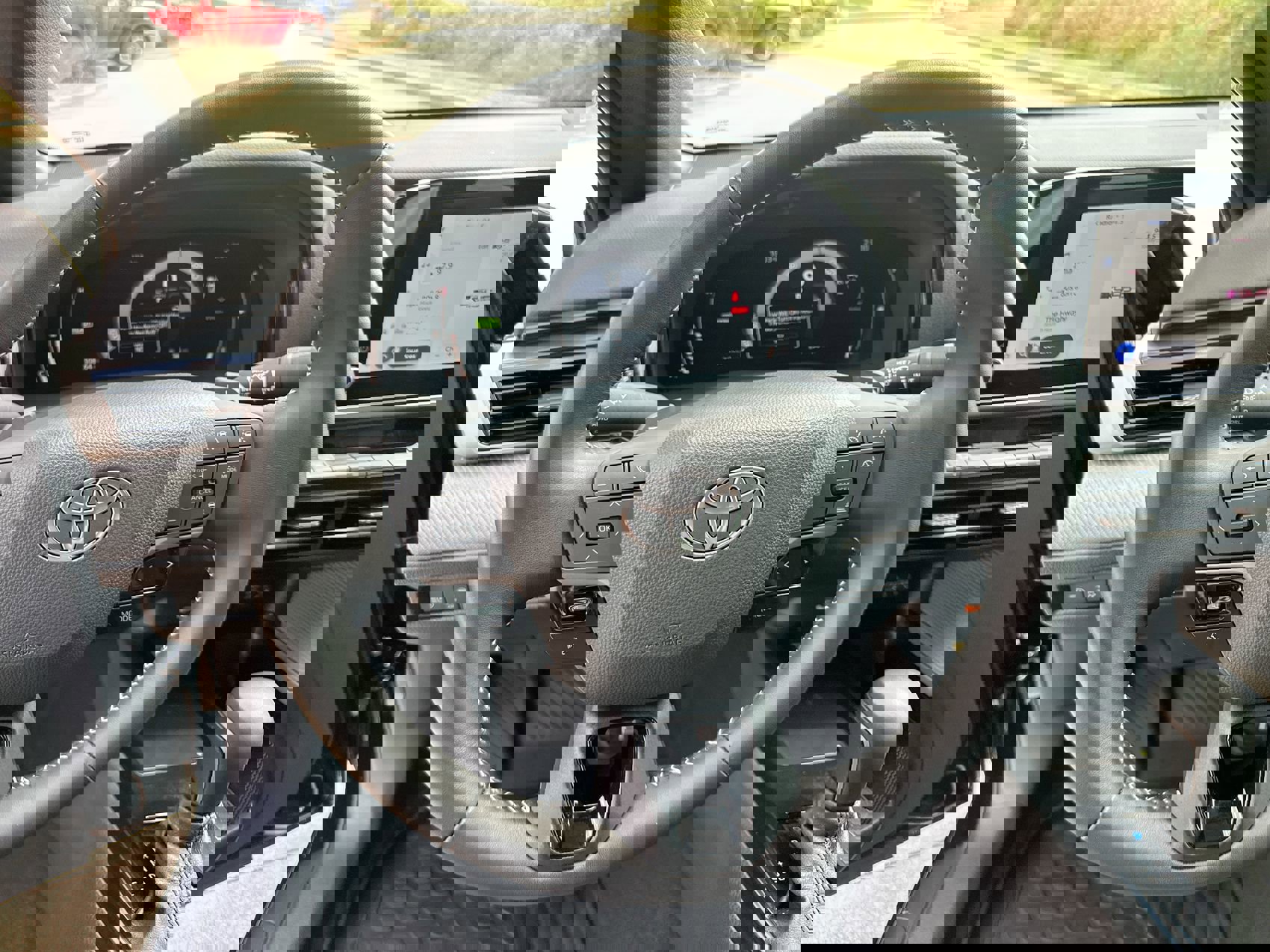 2025 Toyota Camry SE photo 14