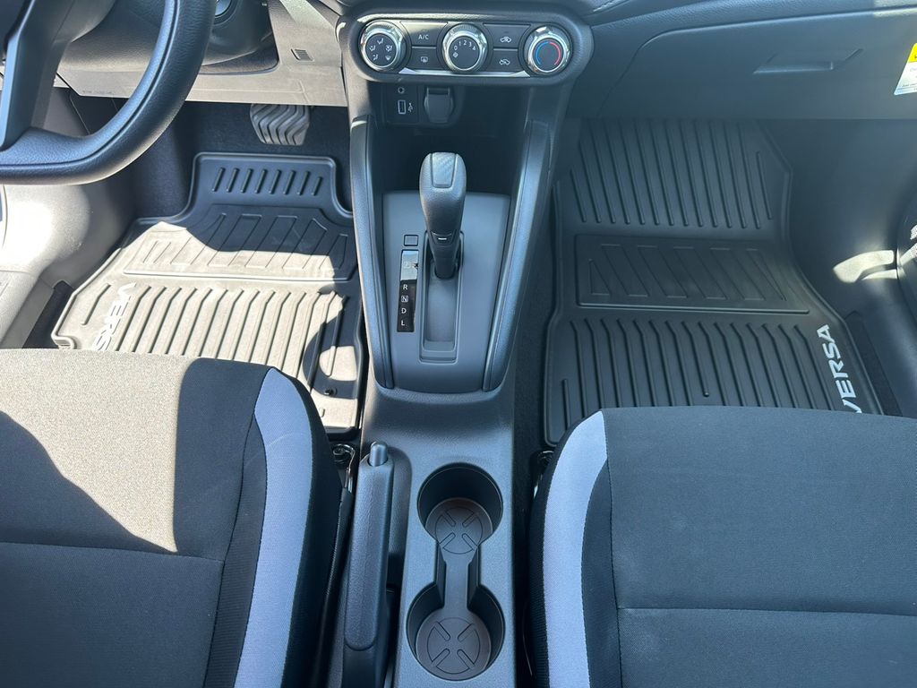 2025 Nissan Versa 1.6 S photo 17