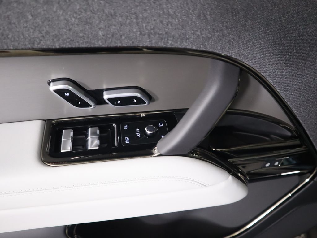 2025 Land Rover Range Rover Sport SE photo 21