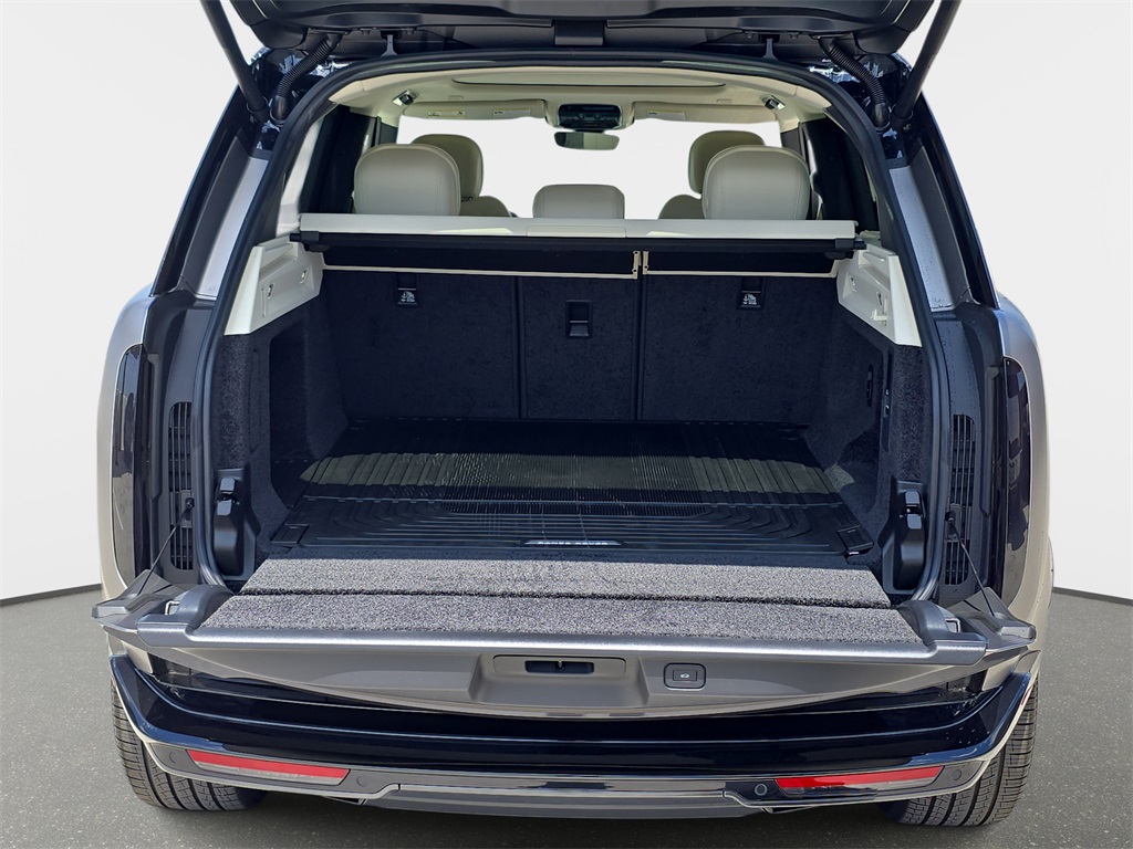 2025 Land Rover Range Rover SE photo 12