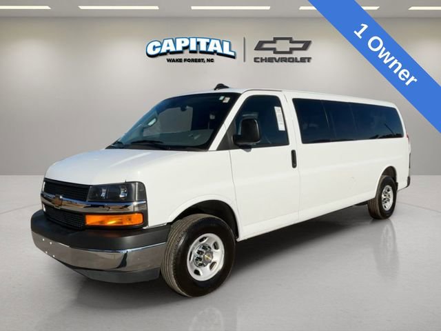 2025 Chevrolet Express Passenger LT's photo