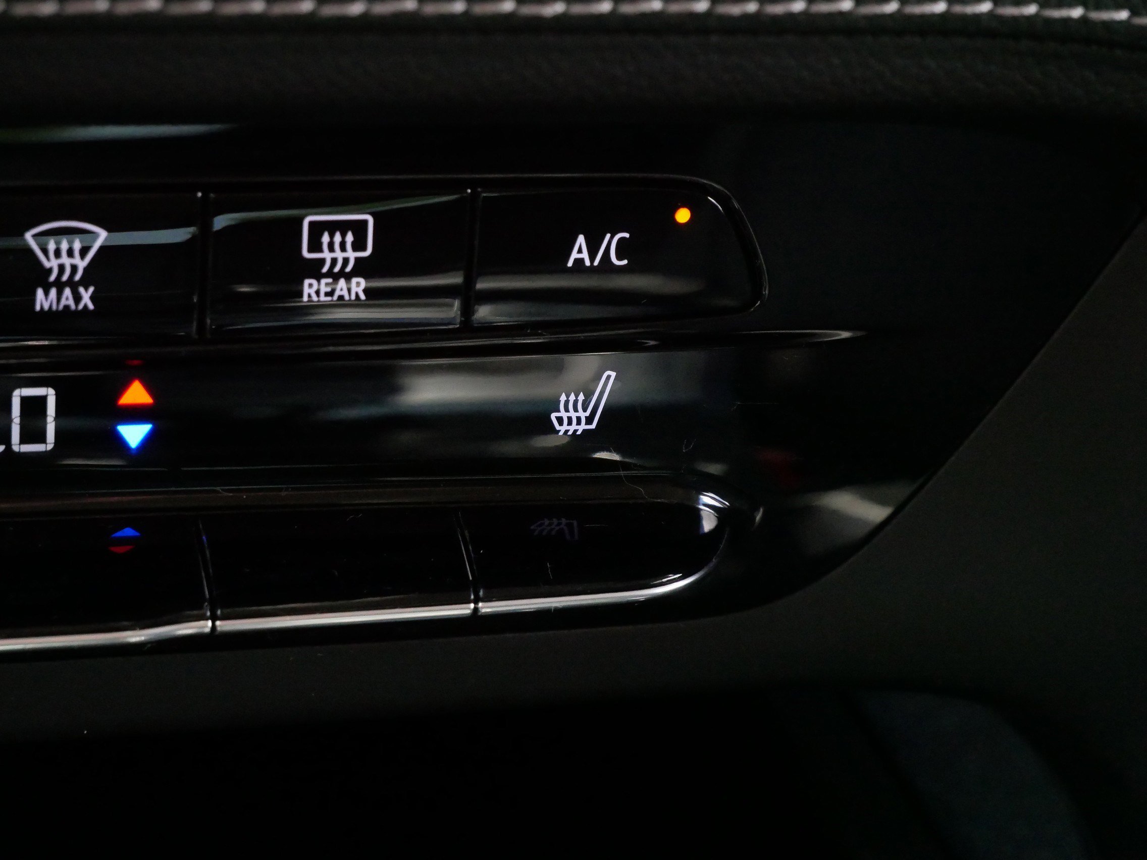 2021 Buick Envision Essence photo 28