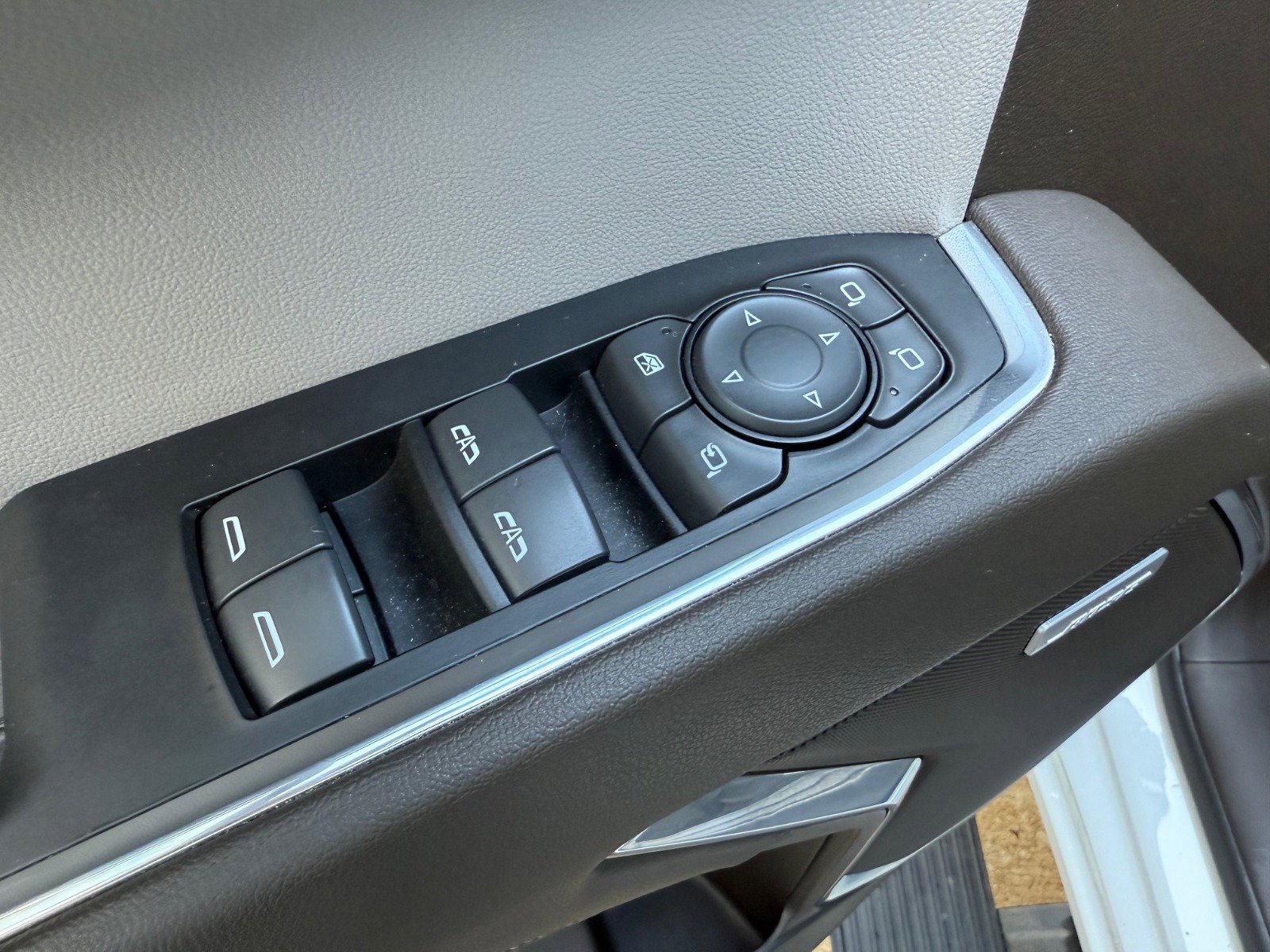 2023 Chevrolet Silverado 1500 LTZ photo 11