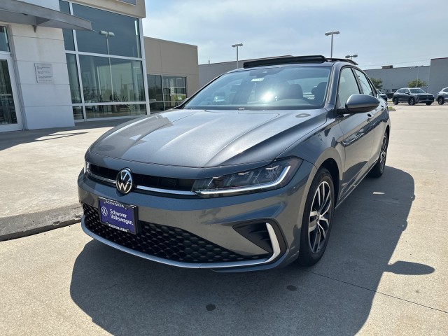 2025 Volkswagen Jetta SE photo 3