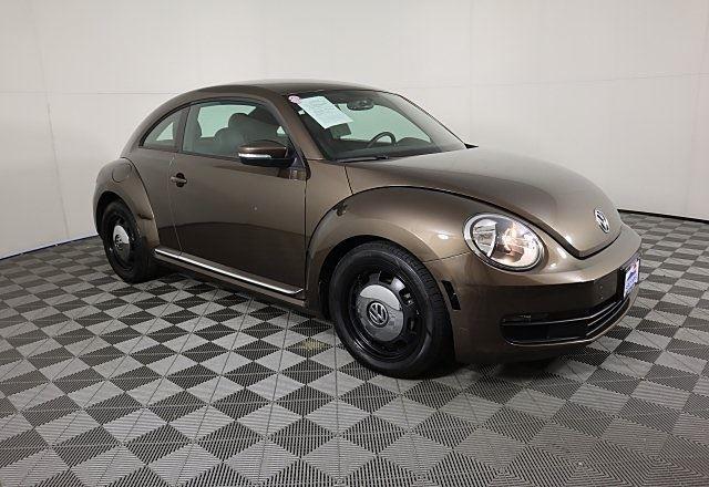 2012 Volkswagen Beetle 2.5L photo 2