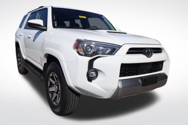 2024 Toyota 4Runner TRD Off-Road photo 2