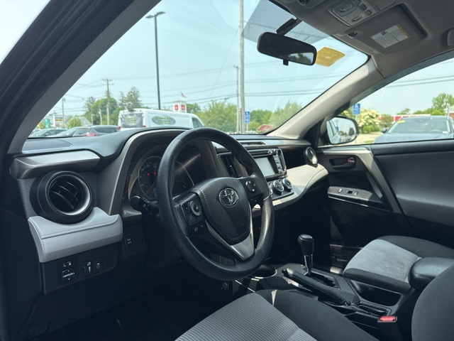 2015 Toyota RAV4 LE photo 5