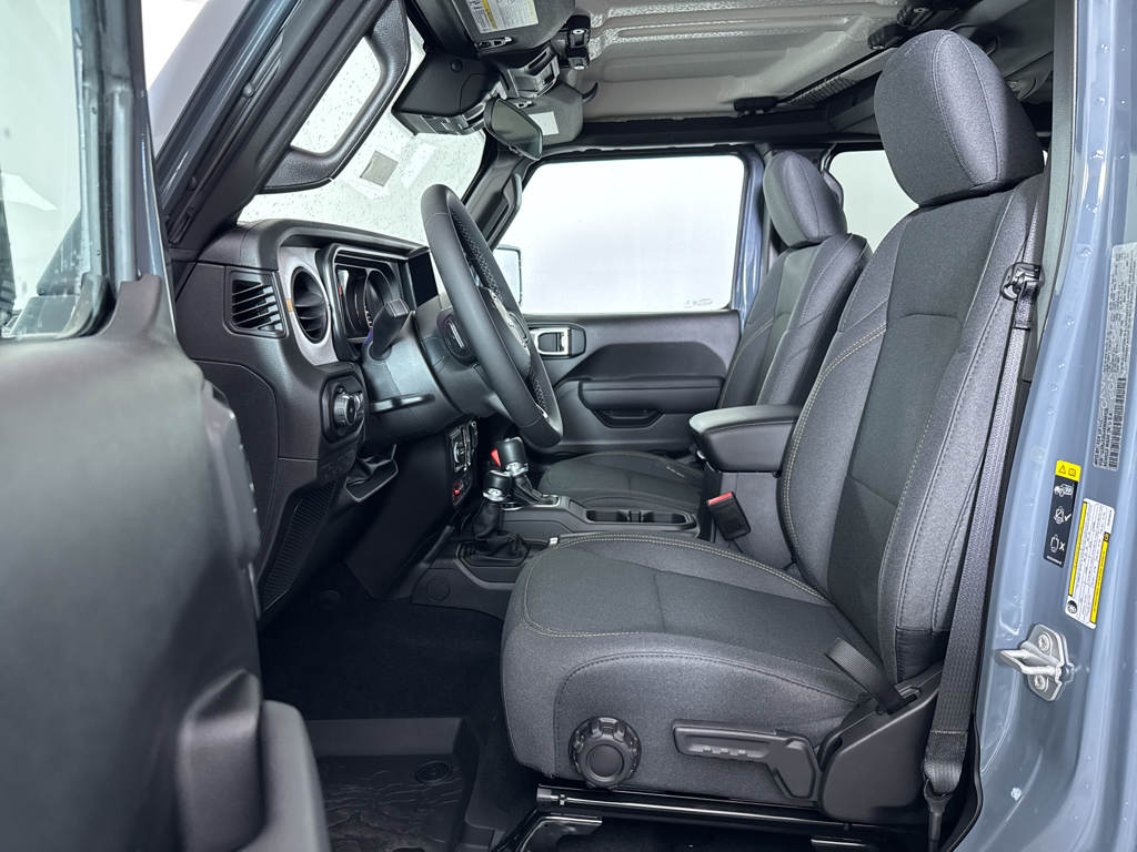 2025 Jeep Wrangler Willys photo 4