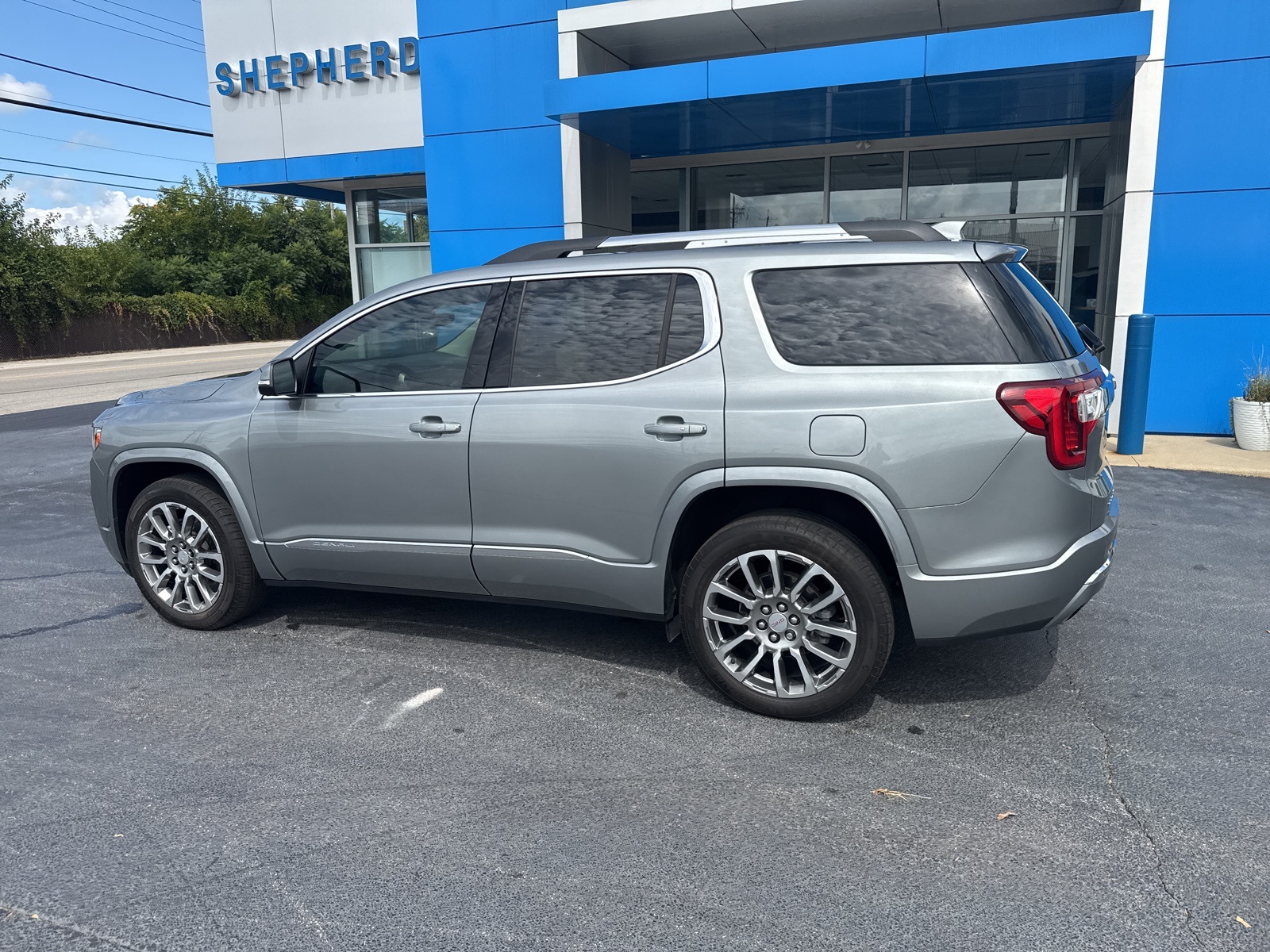 2023 Gmc Acadia Denali photo 3