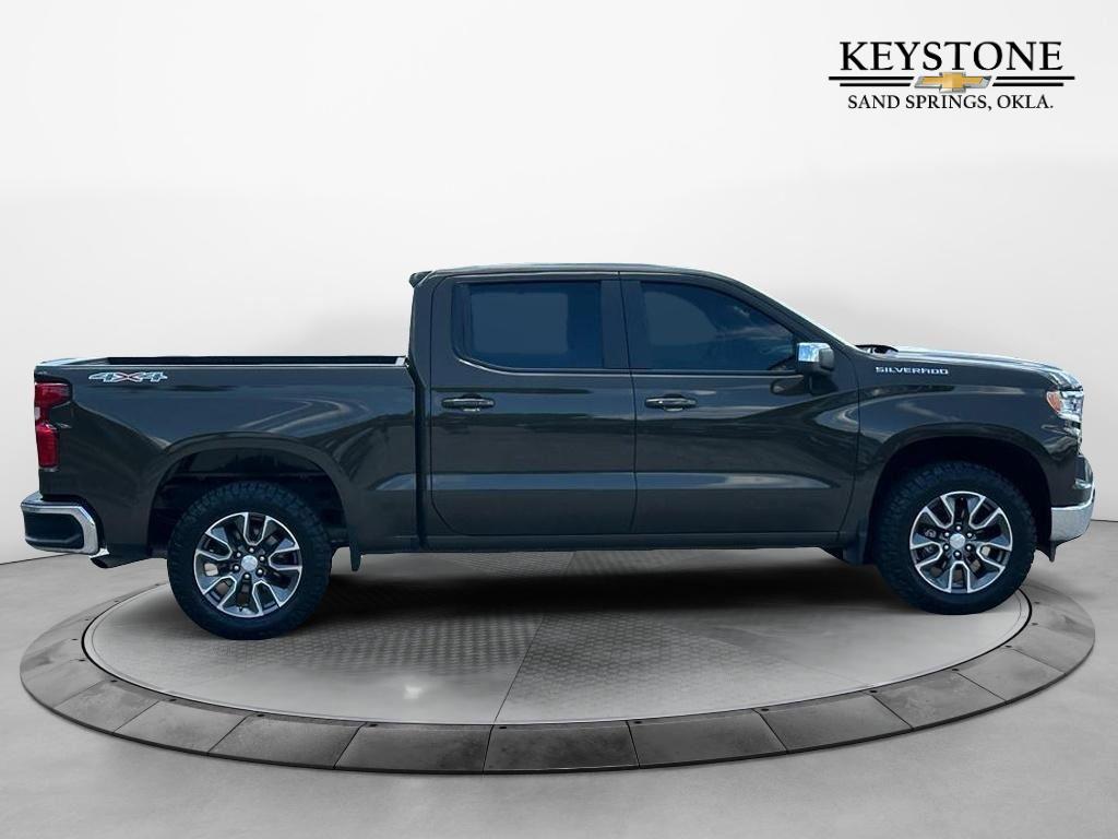 2024 Chevrolet Silverado 1500 LT photo 2