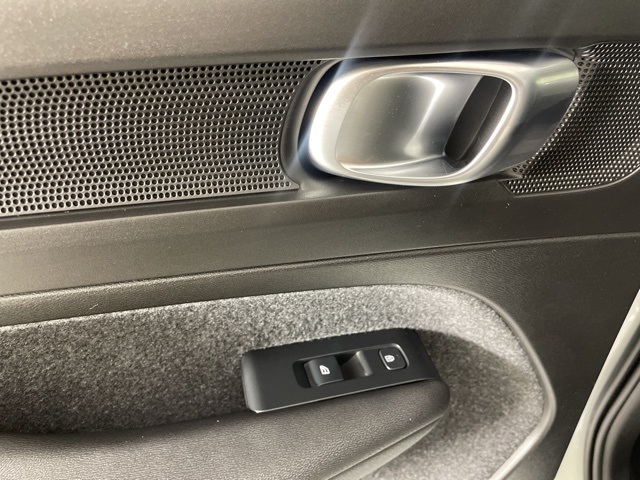 2025 Volvo XC40 Core photo 33