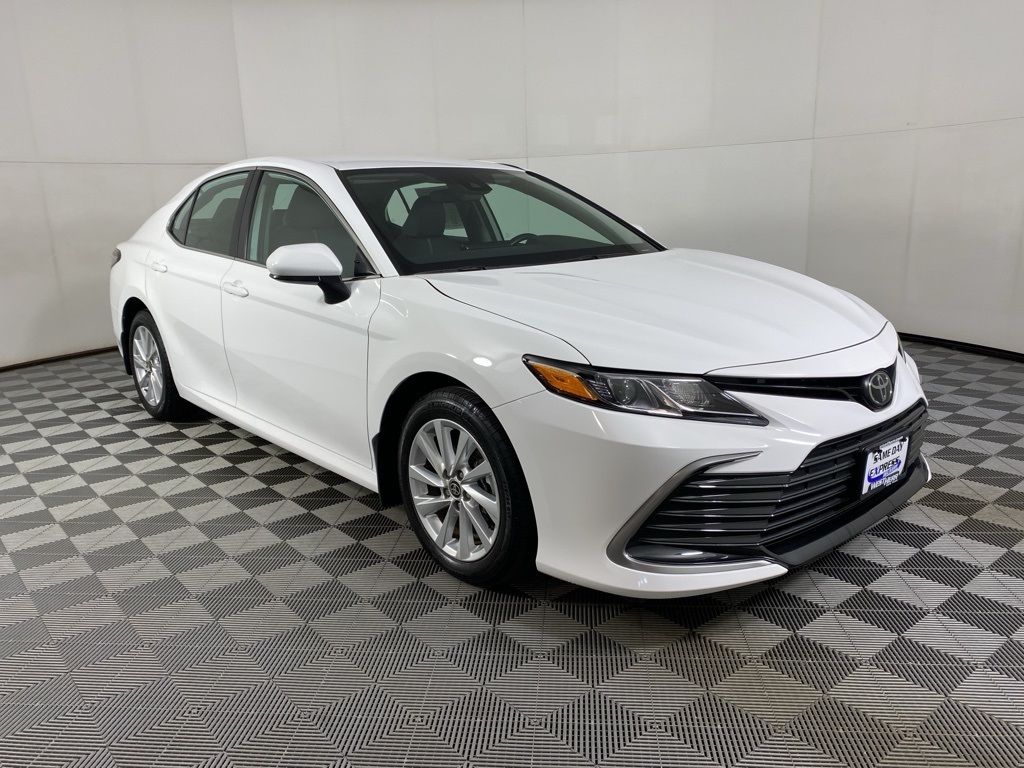 2024 Toyota Camry LE photo 18