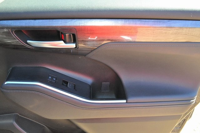 2023 Toyota Highlander Hybrid Platinum photo 26