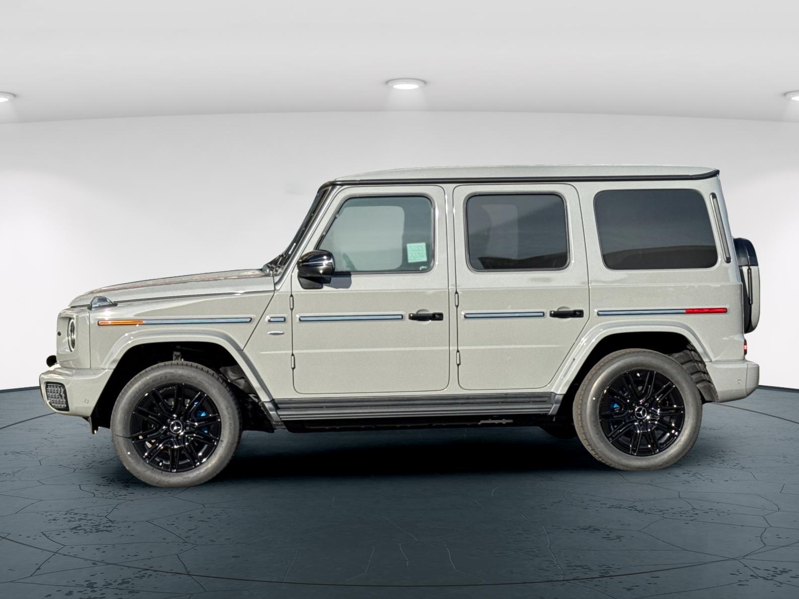 2025 Mercedes Benz G photo 3