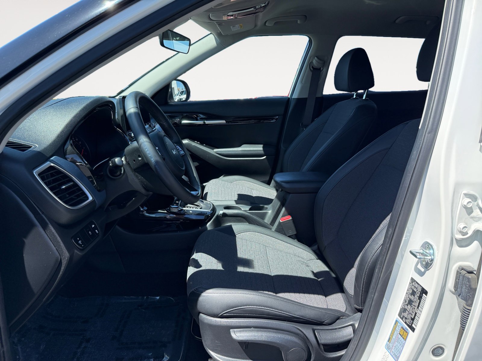 2022 Kia Seltos S photo 8