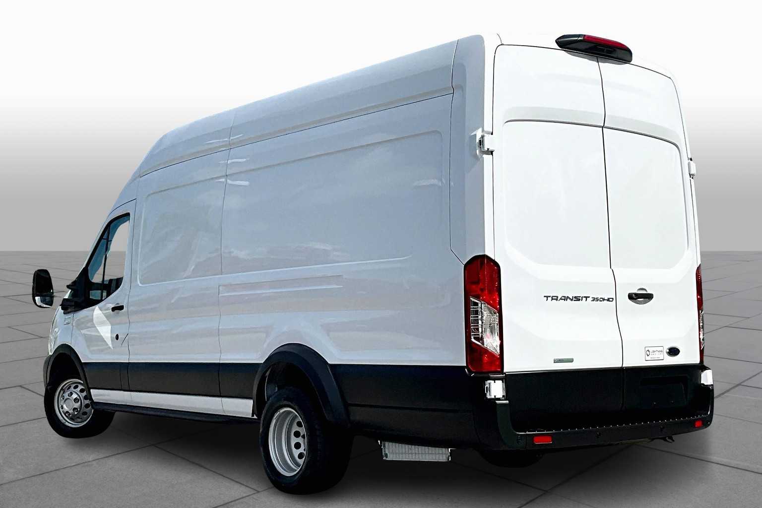 2022 Ford Transit photo 8