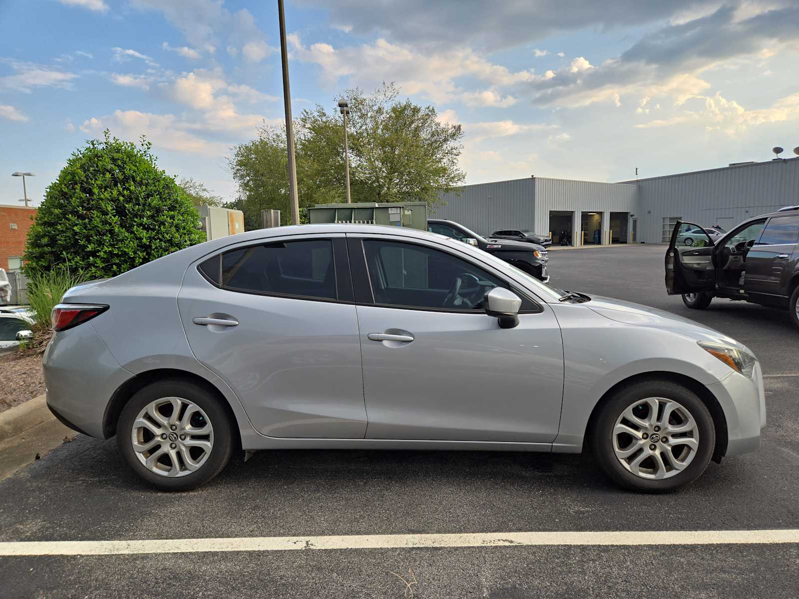 2017 Toyota Yaris iA photo 2