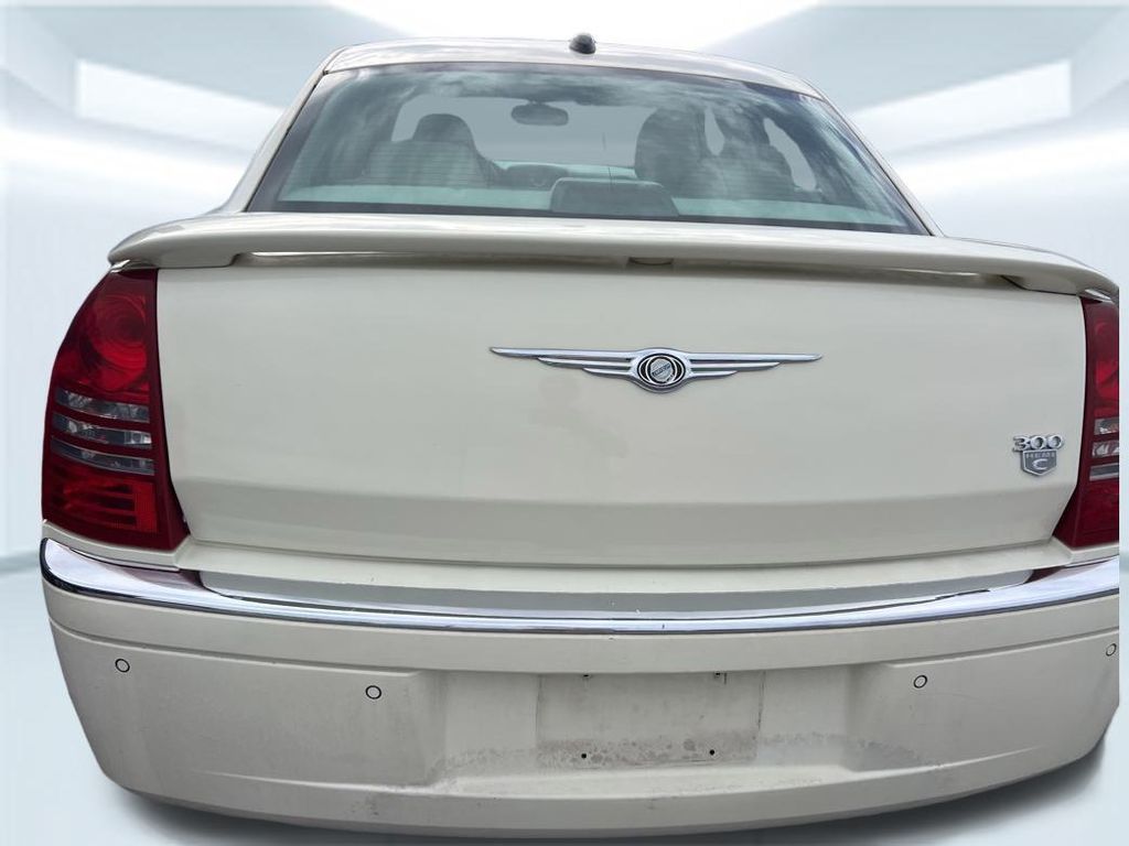 2005 Chrysler 300 C Base photo 14