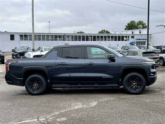 2025 Chevrolet Silverado EV LT photo 3
