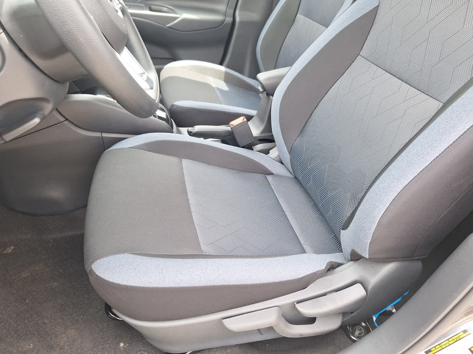 2025 Nissan Versa SV photo 10
