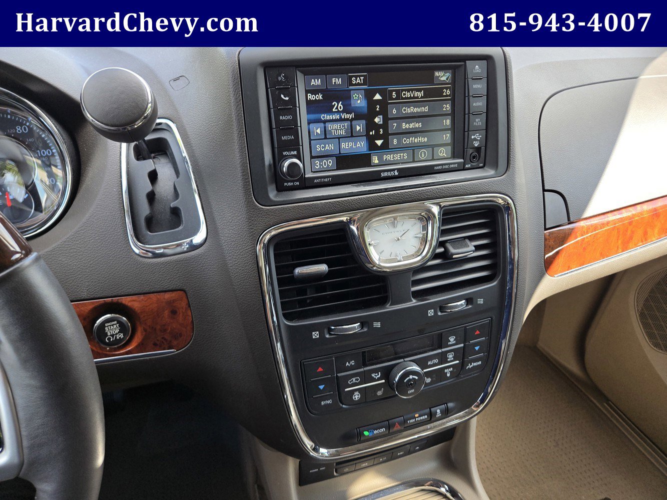 2015 Chrysler Town & Country Limited Platinum photo 7
