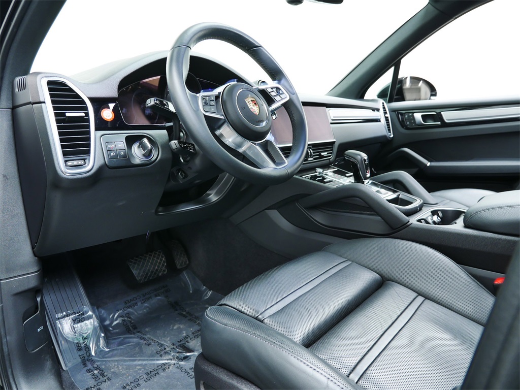 2023 Porsche Cayenne Platinum Edition photo 3