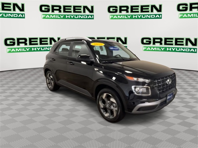 2025 Hyundai Venue SEL photo 2
