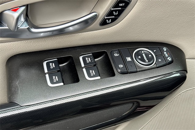 2015 Kia Sedona SX photo 11